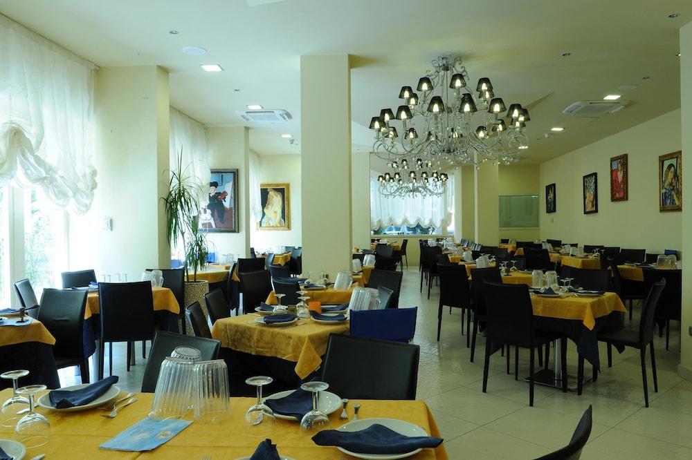 Hotel In Cesenatico Eksteriør bilde