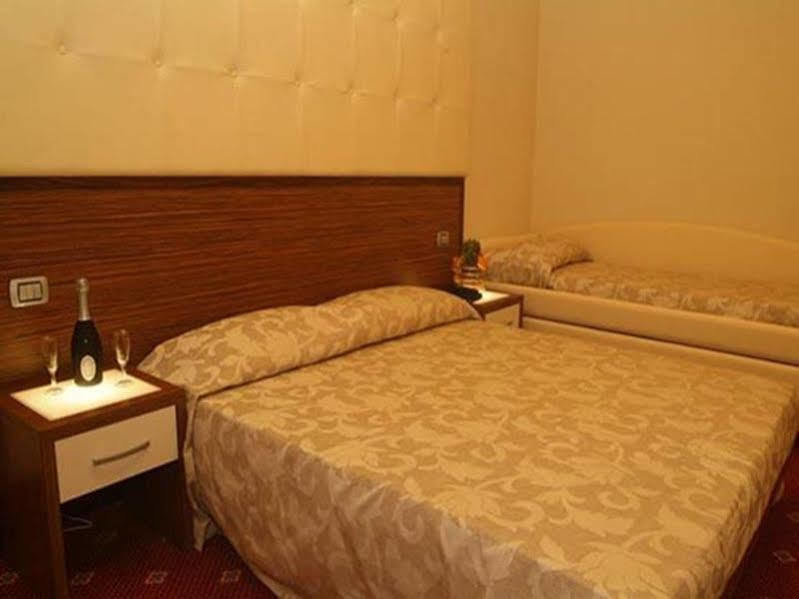 Hotel In Cesenatico Eksteriør bilde