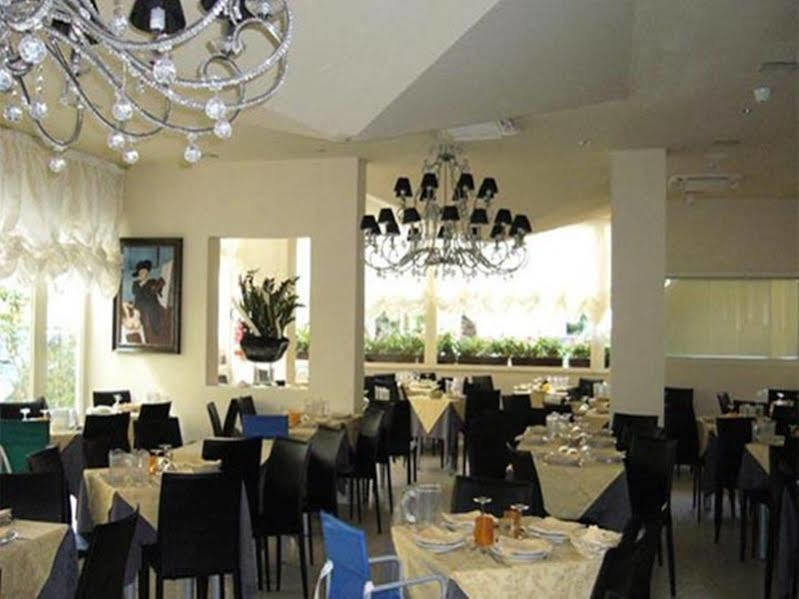 Hotel In Cesenatico Eksteriør bilde
